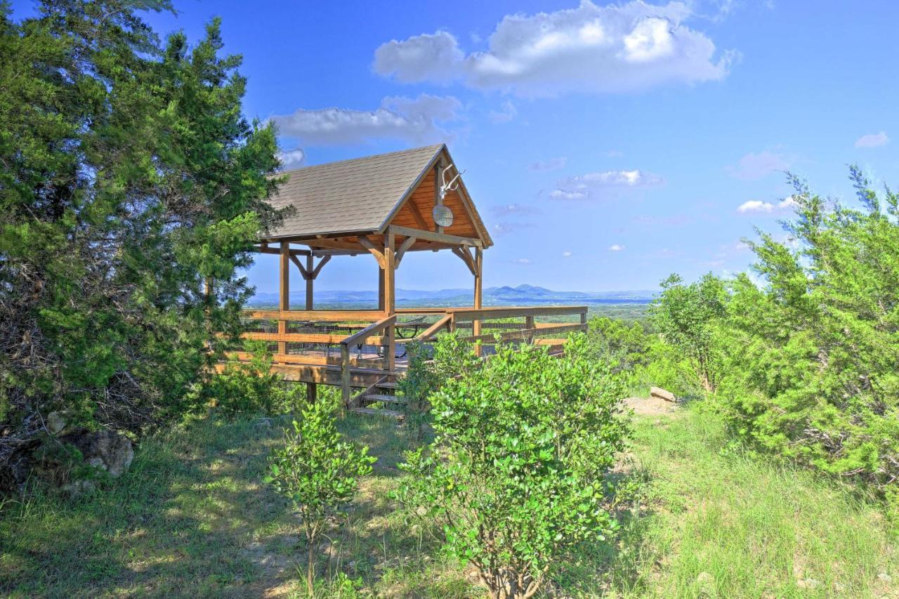 Utopia Family Home With Mountain Viewing Deck! Exterior photo